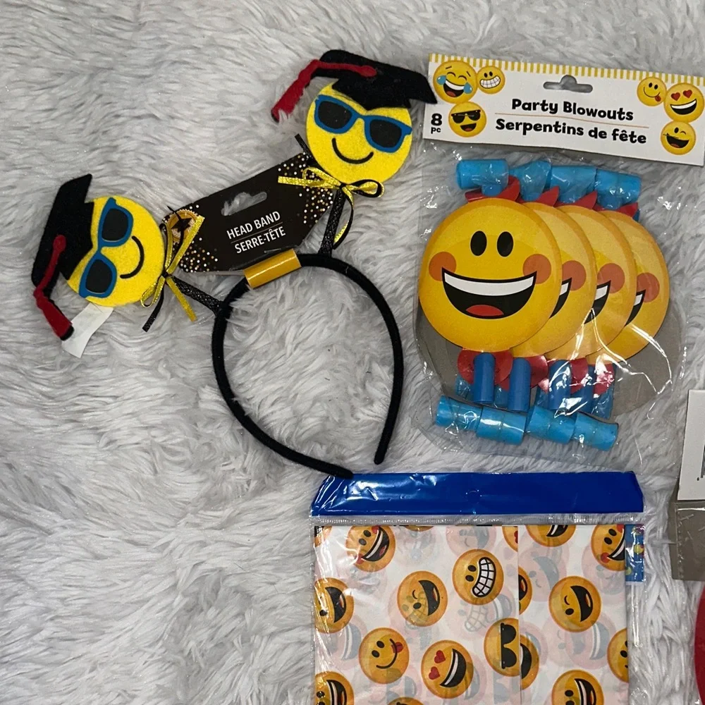 Emoji Party Supplies Set Tablecover Plates Hats Decorations Decor Headband NEW‎